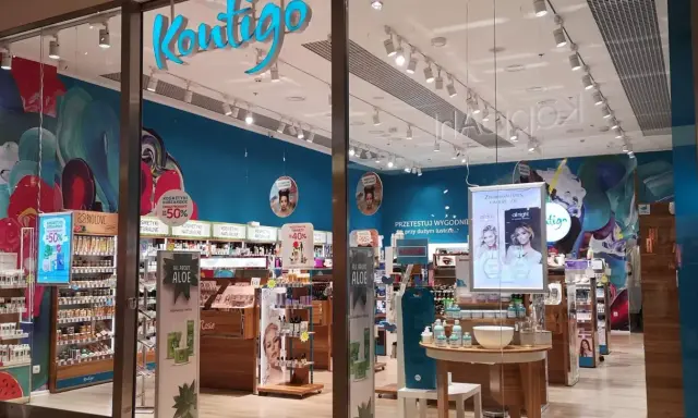 Witryna sklepu Kontigo pełna kolorowych kosmetyków i promocji.