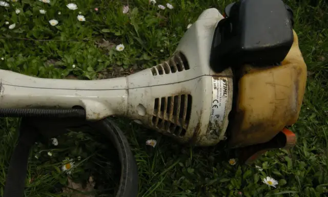 Kosa Stihl czy Makita? Porównanie, które rozwieje Twoje wątpliwości