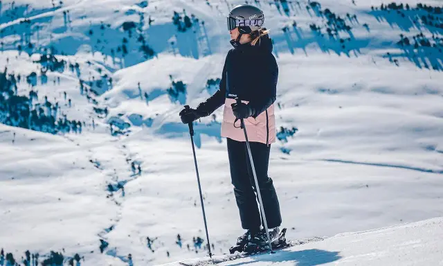 Buty narciarskie: Wybierz idealne! Uniknij błędów i bólu.