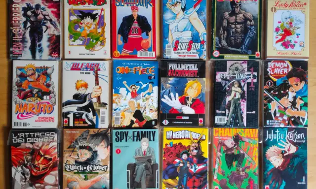 Una collezione di manga da leggere: Ken il Guerriero, Dragon Ball, Slam Dunk, Saint Seiya, Berserk, Lady Oscar, Naruto, Bleach, One Piece, Fullmetal Alchemist, Death Note, Demon Slayer, L'Attacco dei Giganti, Black Clover, Spy x Family, My Hero Academi...