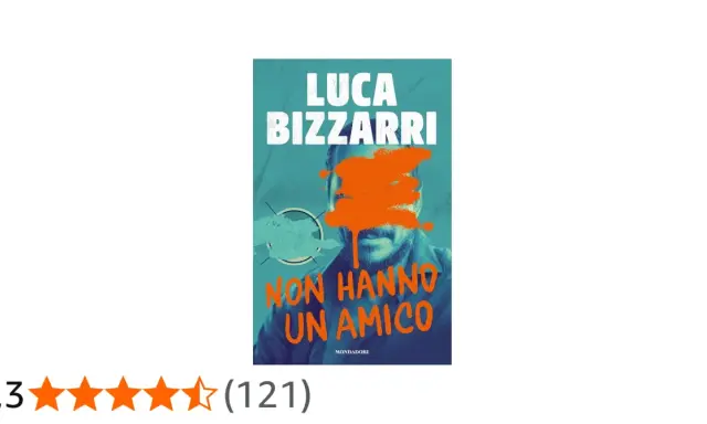 Copertina del libro "Non hanno un amico" di Luca Bizzarri, con un volto coperto da vernice arancione.