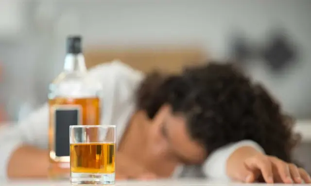 Jak sprawdzić alkohol bez alkomatu? Metody, ryzyko i prawo.