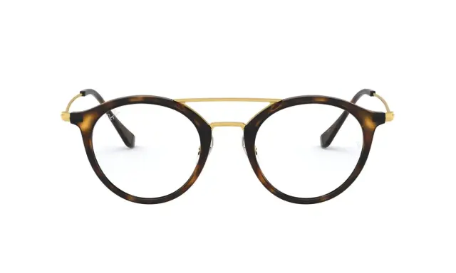 Eleganckie szylkretowe okulary z metalowym mostkiem. Co to znaczy? To styl i klasa w jednym!