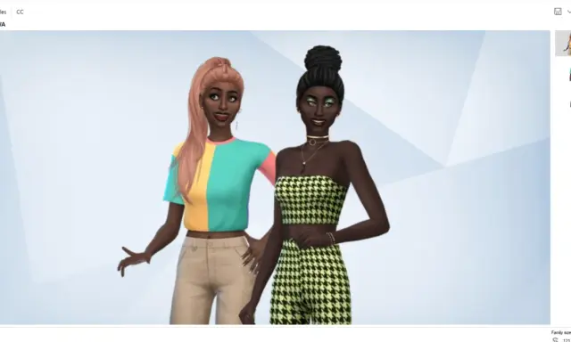 Dwie Simki w modnych ubraniach. Jedna w kolorowym t-shircie i beżowych spodniach, druga w zielonym topie i spodniach w kratkę. Mody do The Sims 4 ubrania.