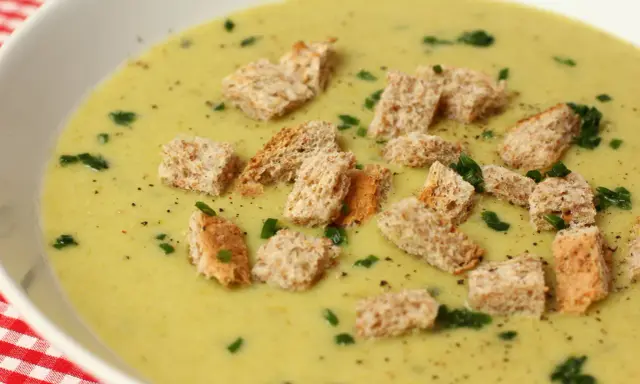 Soupe poireaux pommes de terre Cookeo : le velouté express 10 min