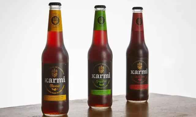 Trzy butelki piwa Karmi: Classic, Grejpfrut i Żurawina. Idealne na każdą okazję, gdy masz ochotę na coś pysznego.