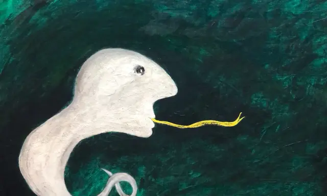 Creatura bianca con lingua gialla su sfondo verde scuro. Forse le stelle marine hanno il cervello, ma questa creatura sembra pensierosa.