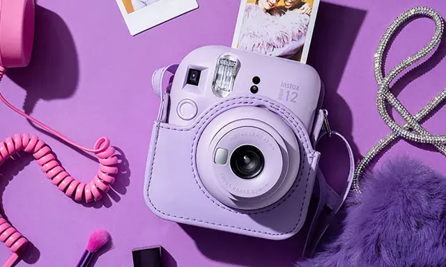 Aparat drukujący zdjęcia: Instax czy Polaroid? Wybierz idealny!