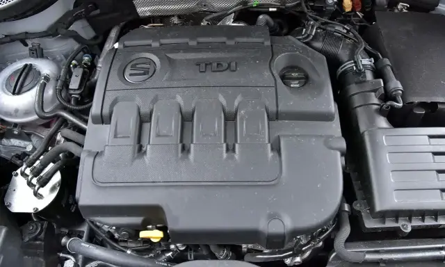 Silnik TDI z logo SEAT. Gotowy do akcji, by zapewnić moc i wydajność.