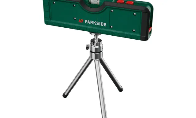 Zielona poziomica laserowa Parkside na statywie.