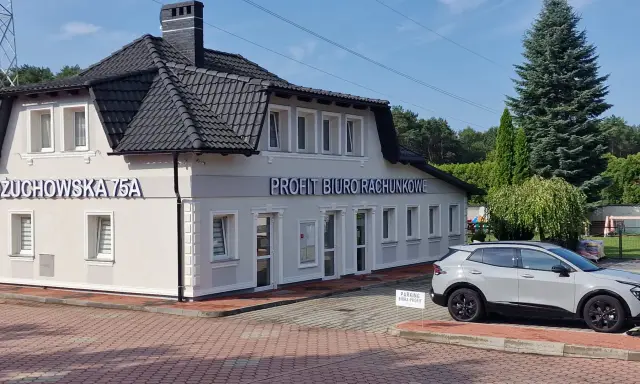 Budynek biura rachunkowego "Profit Biuro Rachunkowe" przy ul. Żuchowskiej 75A w Zielonej Górze.