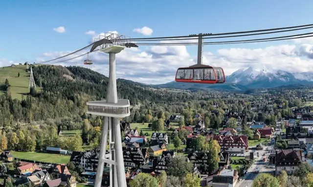 Nowe atrakcje Białki Tatrzańskiej i okolice: kolejka linowa z widokiem na Tatry, nowoczesna wieża widokowa i malownicze domy.