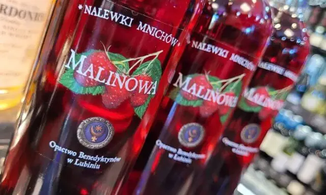 Nalewka: Co to jest? Poznaj definicję i sekrety smaku.