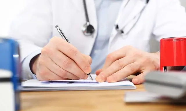 Ubezpieczenie zdrowotne po utracie pracy: 30 dni i co dalej?