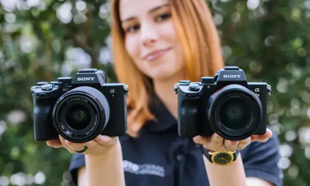 Lustrzanki Sony: Przeszłość? Wybierz bezlusterkowca w 2026!
