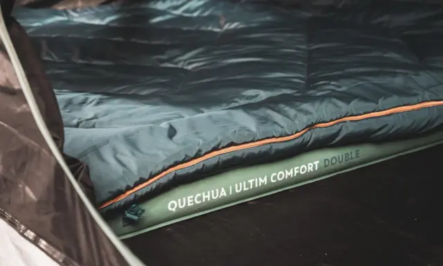 Wygodny materac do namiotu Quechua Ulti Comfort Double zapewni komfortowy sen.