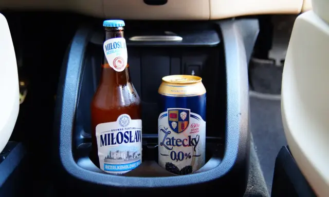 Butelka Miłosław bezalkoholowe IPA i puszka Zatecky 0,0%. Czy Lech Free ma alkohol? Te napoje są bezalkoholowe.