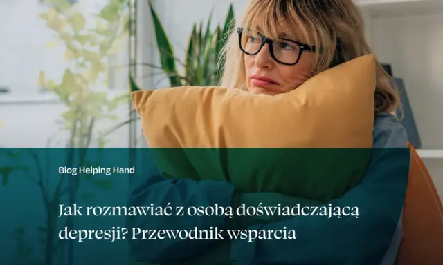 Kobieta z poduszką, smutna. Przewodnik wsparcia: jak pomóc dorosłej córce w depresji.