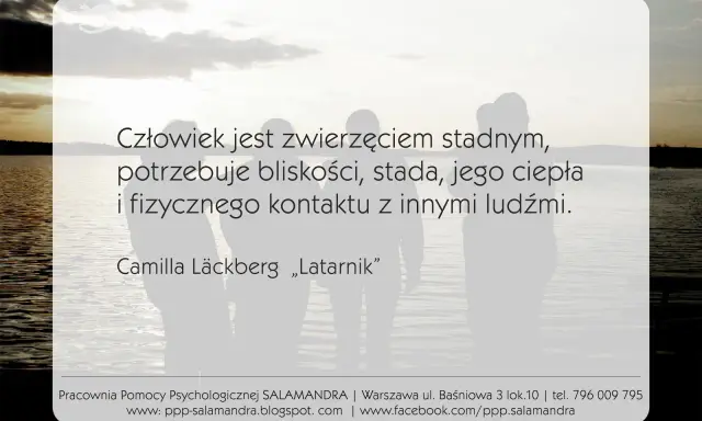 Ludzie potrzebują bliskości, by uniknąć samotności. Cytat z "Latarnika" Camilli Läckberg.