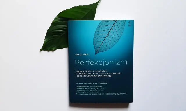 Książka "Perfekcjonizm" Sharon Martin to klucz do nowej psychologii sukcesu. Odkryj, jak uwolnić się od samokrytyki i zbudować wewnętrzną równowagę.