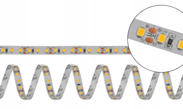 Pasek LED SMD 2835 z widocznymi parametrami 12V, idealny do oświetlenia.