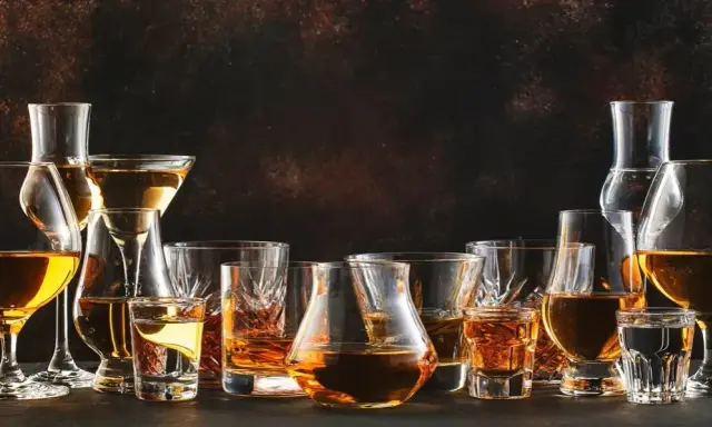 Czym się różni koniak od whisky? Przewodnik dla konesera