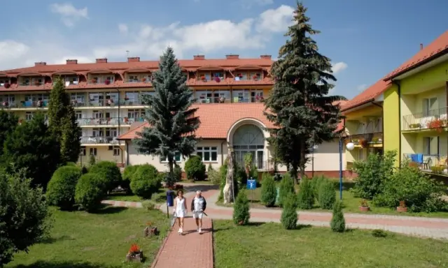 Sanatorium Nida w Busku-Zdroju. Sprawdź cennik i zaplanuj wypoczynek w pięknym otoczeniu.