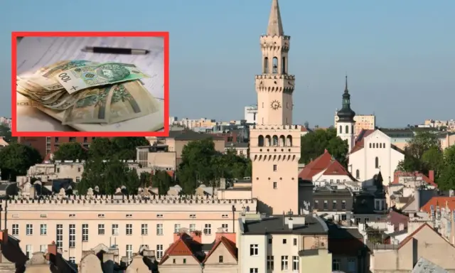 Pieniądze na papierach obok ratusza. Czy to odpowiedź na pytanie, ile zarabia historyk?