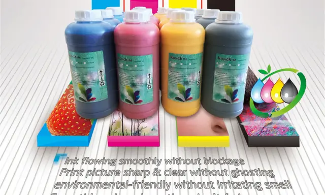 Bottiglie di inchiostro per tecnologia inkjet: blu, rosa, giallo e nero. Stampa nitida e duratura.
