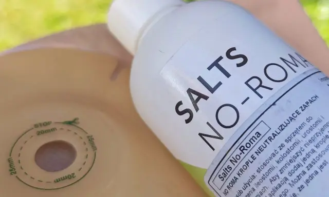 Butelka z płynem "Salts No-Roma" do neutralizacji zapachu przy stomii. Koniec z obawami, czy stomia śmierdzi!
