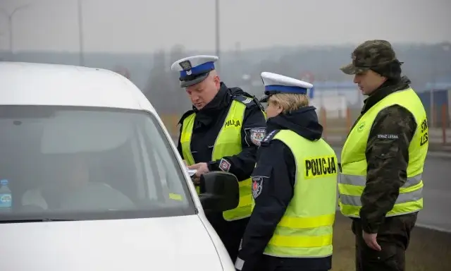 Twoje prawa: Kiedy policja może badać alkomatem? Odmowa = przestępstwo