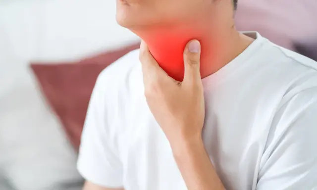 Dolor de garganta: ¿Qué tomar? Guía experta para un alivio eficaz.