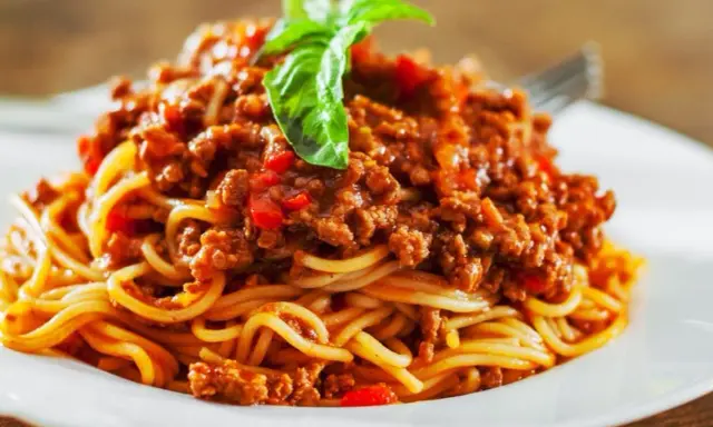 Spaghetti bolognese Pascala: Opanuj kultowy przepis mistrza!