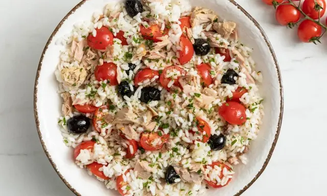 Insalata di Riso Perfetta: Ricetta Classica e Varianti Facili