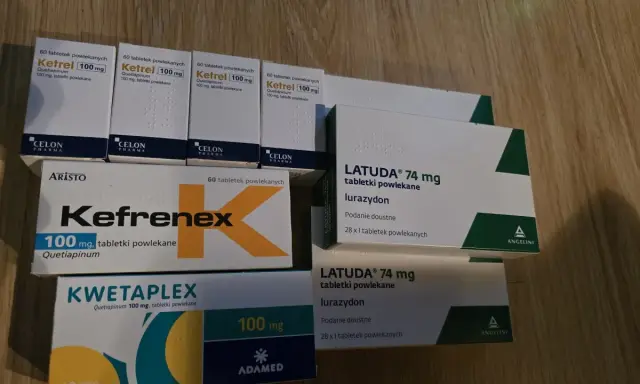 Kilka opakowań leków: Ketrel na co, Kefrenex, Kwetaplex i Latuda.