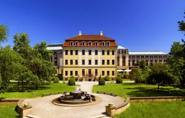 Bilderberg Bellevue Dresden: Luxus & Canaletto-Blick an der Elbe