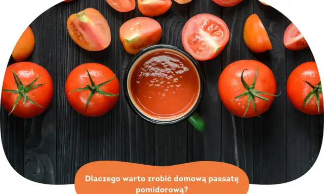 Świeże pomidory do słoików i kubek domowej passaty pomidorowej na czarnym tle.