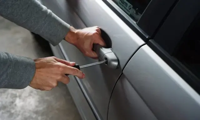 Kradzież "na walizkę": Jak skutecznie zabezpieczyć auto Keyless?