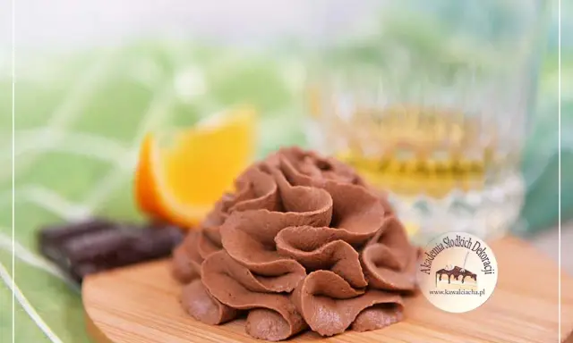 Krem whisky: Jak wykorzystać w kawie, drinkach i deserach? Przepisy
