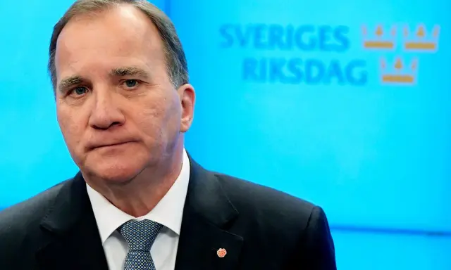 Stefan Löfven, były premier Szwecji, przed budynkiem parlamentu.