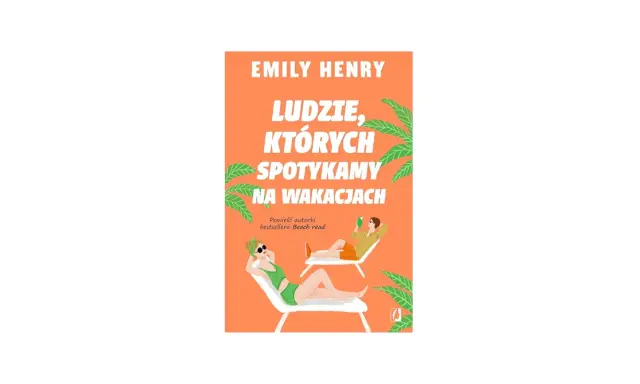 Okładka książki "Ludzie, których spotykamy na wakacjach" Emily Henry. Dwie osoby relaksują się na leżakach, otoczone palmami.