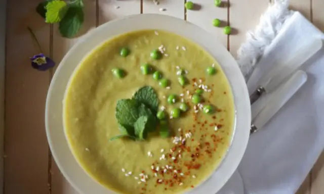 Le secret d'une soupe de petits pois veloutée et savoureuse