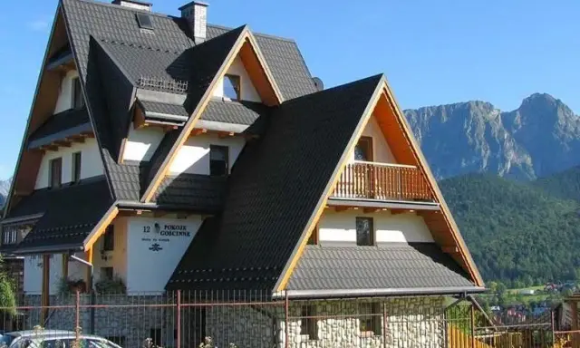 Dom na wierchu: Jak wybrać nocleg z widokiem na Tatry?