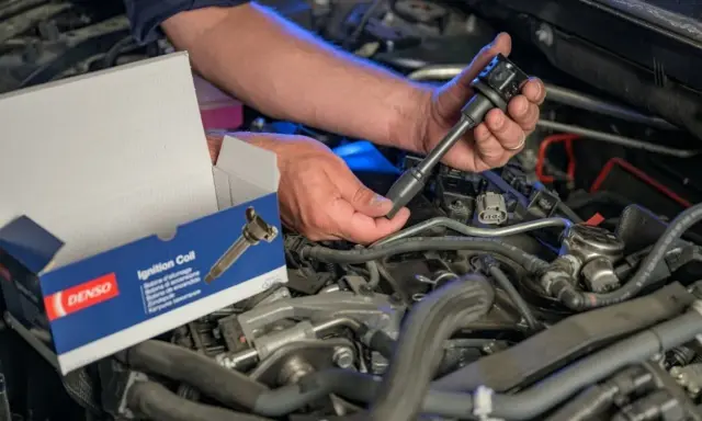 Mechanik wymienia cewkę zapłonową. Za mała przerwa na świecy objawy mogą być podobne, ale to właśnie cewka jest kluczowa dla zapłonu.