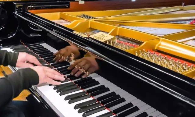 Ile waży fortepian Steinway? Modele, wagi, transport i nośność