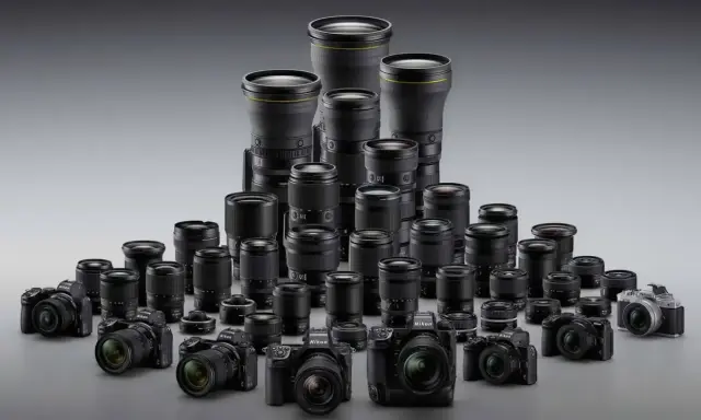 Duży wybór obiektywów Nikon, w tym teleobiektyw. Co to jest? To narzędzie do fotografowania z daleka.