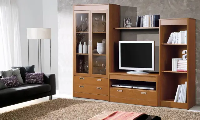 Salón con muebles color cerezo. Ideas para pintar paredes y crear un ambiente acogedor.