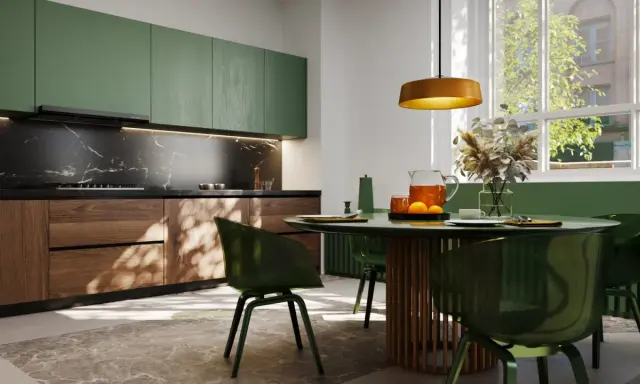Elegancka kuchnia art deco z zielonymi frontami, drewnianymi detalami i marmurowym blatem. Okrągły stół z zielonymi krzesłami zaprasza do wspólnych posiłków.