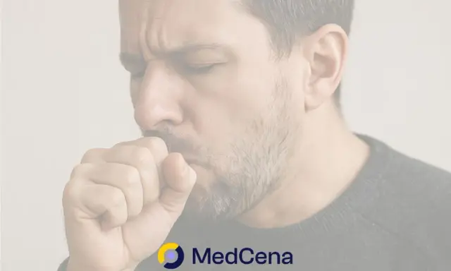 Mężczyzna kaszle, co może być sygnałem do wykonania domowego testu na raka płuc. Logo MedCena.