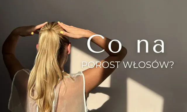 Kobieta z blond kucykiem i żółtym lakierem do paznokci zastanawia się, co na porost włosów.